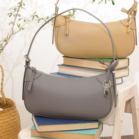 [^:UNG-54120B]gтɈNfUCX}[gȃVGbgliȃV_[obOgĥ鉡̃VGbgR[fBl[g̃ANZgɁB500ml̃ybg{gɓTCYBV_[xg͒߂\Ȃ̂ŁAD݂̃X^CŎgpł܂Bt̃SL[`[͂̂܂܃obÕANZgƂĂApXP[XĎgp邱Ƃ\łBJWAɂꂢ߂ɂg₷ALV[Ŋ􂵂܂Bi̐F́ABeꏊ̂ȂǂɂFČꍇ܂B܂Aql̂gPCj^[ȂǂɂAFČꍇ܂B炩߂̏ゲB