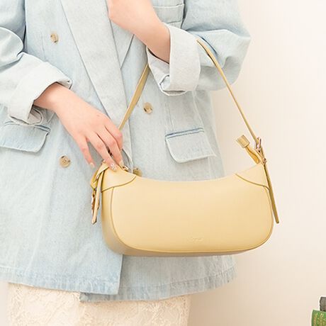 [^:UNG-54120B]gтɈNfUCX}[gȃVGbgliȃV_[obOgĥ鉡̃VGbgR[fBl[g̃ANZgɁB500ml̃ybg{gɓTCYBV_[xg͒߂\Ȃ̂ŁAD݂̃X^CŎgpł܂Bt̃SL[`[͂̂܂܃obÕANZgƂĂApXP[XĎgp邱Ƃ\łBJWAɂꂢ߂ɂg₷ALV[Ŋ􂵂܂Bi̐F́ABeꏊ̂ȂǂɂFČꍇ܂B܂Aql̂gPCj^[ȂǂɂAFČꍇ܂B炩߂̏ゲB