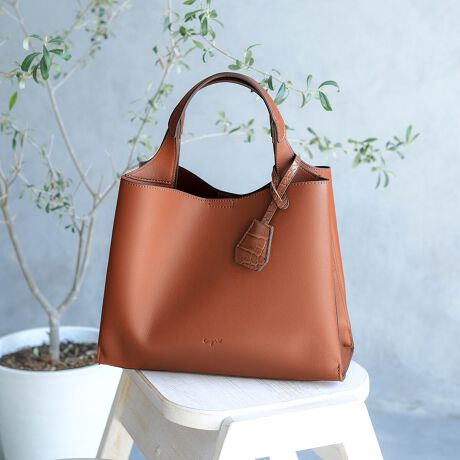 [^:UNG-54030B]gтɈNfUC炵VGbgƗJ[iȃnhobO|PbĝOwɂȂĂAC̓t@Xi[ɂȂĂ邽ߎd₷[͂ocOłB500ml̃ybg{g[ł悢TCYŁAyʂŏ_炩ÂɂfނgĂ邽ߕig₷AlXȏʂŎg₷ACełBO\ȃV_[xgtĂ̂ŁAV_[X^Cłg2waydlB܂ANR^fނ̃L[`[tĂāÂ܂܃obÕANZgƂĂApXP[XĎgp邱Ƃ\łBJWAɂꂢ߂ɂg₷ALV[Ŋ􂵂܂Bi̐F́ABeꏊ̂ȂǂɂFČꍇ܂B܂Aql̂gPCj^[ȂǂɂAFČꍇ܂B炩߂̏ゲB