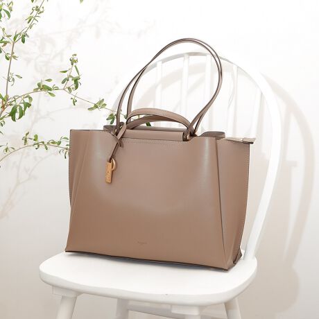 [^:UNG-54040B]gтɈNfUC炵VGbgƗJ[iȃg[gobO|PbĝOwɂȂĂAC̓t@Xi[ɂȂĂ邽ߎd₷[͂ocOłB܂AA4TCYTCYŁAƂĂyʂ̑fނgĂ邽ߕig₷Aʋ΁EʊwtH[}ȃV[Ȃǂɂ߂łBZnhƒnhĂ̂ŁAʂɍ킹Č|E莝łg2waydlłBt̃SL[`[͂̂܂܃obÕANZgƂĂApXP[XĎgp邱Ƃ\łBJWAɂꂢ߂ɂg₷AIIt킸LV[Ŋ􂵂܂Bi̐F́ABeꏊ̂ȂǂɂFČꍇ܂B܂Aql̂gPCj^[ȂǂɂAFČꍇ܂B炩߂̏ゲB