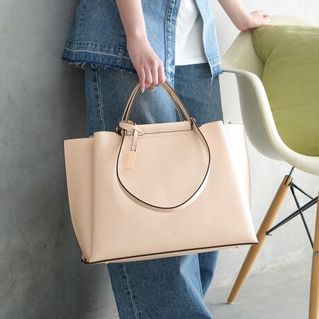 [^:UNG-54040B]gтɈNfUC炵VGbgƗJ[iȃg[gobO|PbĝOwɂȂĂAC̓t@Xi[ɂȂĂ邽ߎd₷[͂ocOłB܂AA4TCYTCYŁAƂĂyʂ̑fނgĂ邽ߕig₷Aʋ΁EʊwtH[}ȃV[Ȃǂɂ߂łBZnhƒnhĂ̂ŁAʂɍ킹Č|E莝łg2waydlłBt̃SL[`[͂̂܂܃obÕANZgƂĂApXP[XĎgp邱Ƃ\łBJWAɂꂢ߂ɂg₷AIIt킸LV[Ŋ􂵂܂Bi̐F́ABeꏊ̂ȂǂɂFČꍇ܂B܂Aql̂gPCj^[ȂǂɂAFČꍇ܂B炩߂̏ゲB