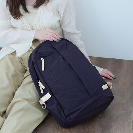 [^:UNG-53250R]炩\tgiCfނŌyʂ艘ɂAt@Xi[Ȃǂ̃|CgŋvgpĂ邽߁Aϋv˔ĂDꂽACełʂɂ͑召̃t@Xi[|PbgAɎô[邱Ƃł܂BTChɂ̓ybg{g܂肽ݎP|PbgAwʂɂ̓bNw܂܂zȂǂołt@Xi[Ă̂ŁAg蔲QB܂AJritĂ̂|CgBɂPCE^ubg[ł|PbgĂ̂ŁAʋ΂ʊwȂǂɂƂĂ֗łBVvȃfUCi`œ݂₷J[WJȂ̂ŗlXȃR[fBl[gɍ킹₷AjZbNXłgp܂Bi̐F́ABeꏊ̂ȂǂɂFČꍇ܂B܂Aql̂gPCj^[ȂǂɂAFČꍇ܂B炩߂̏ゲB