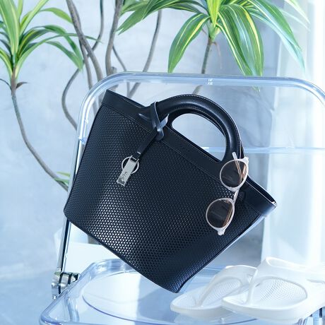 [^:UNG-54290B]҂݂̂悤Ȍ^fނɌH{JWAɂȂ肷Ȃ̂l킢2waydl̃g[gobOz500mlybg{g邿傤ǗǂTCYBJ̓}Olbg{^ŊJłɂȂĂ邽ߒgяoSzȂASĎ^ԂƂł܂Bt̃SL[`[͂̂܂܃obÕANZgƂĂApXP[XĎgp邱Ƃ\łB܂AO\ȃV_[xgĂ̂ŁAnhX^CAV_[X^C2wayłgp܂BTVc~fj̃JWAȃX^COɂAs[XȂǂ̂ꂢ߂ȃX^COɂ킹₷AŋGߊ̂R[fɂȂ}XgACełBi̐F́ABeꏊ̂ȂǂɂFČꍇ܂B܂Aql̂gPCj^[ȂǂɂAFČꍇ܂B炩߂̏ゲB