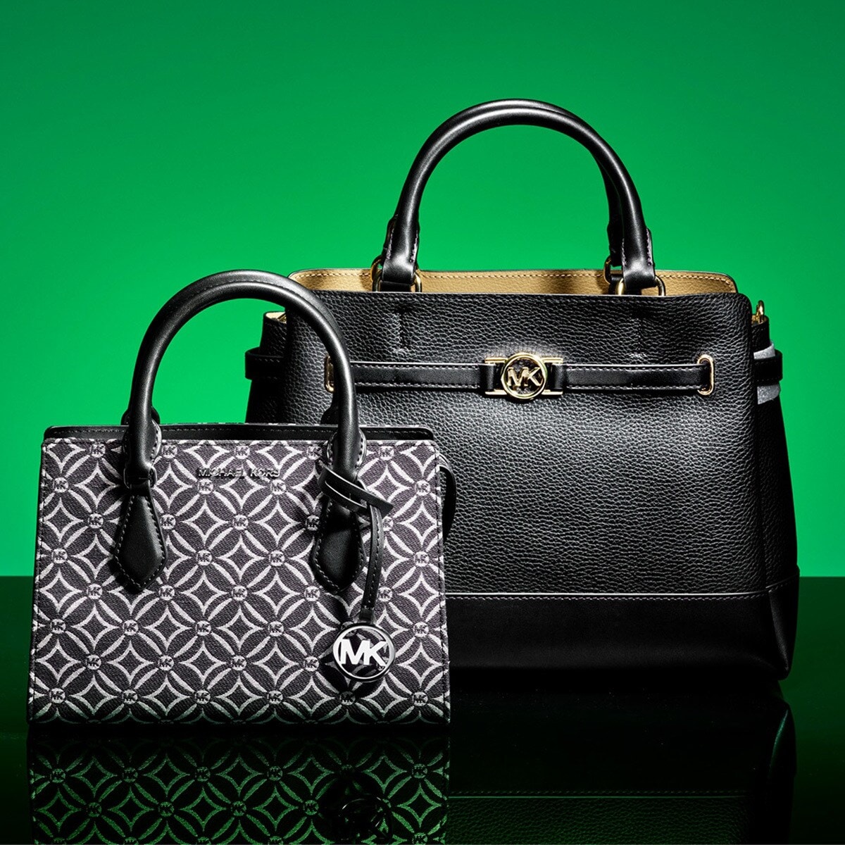 【Michael Kors】ゼブラジャカードのジジメッセンジャーバッグ Gigi Small Metallic Zebra Jacquard Messenger Bag | Michael