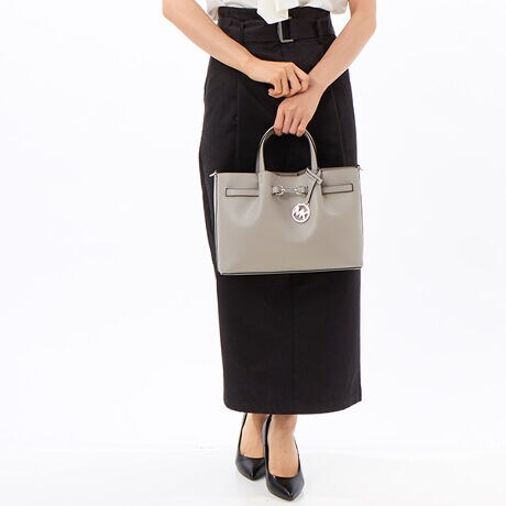 [^:35S5S2ZS3T35]}CPER[X́Anƍt@bVAV[Ŋ􂷂sIŃX|[eB[ȃRNVWJ郉CtX^CEuhłBOWA[ȁgJet Set Lifehe[}ɁAmIŐꂽƒSn̗ǂŃN̓o܂Bi͂̍ۂ̔[íAؖ鏑ނƂĂ؂Ƌɑ؂ɕۊǂĉiCȂǂ̍ۂɕKvƂȂ܂j@i摜̐FEdlɂāEg̃j^[X}[gtH̋@EݒȀƖȂǂɂAۂ̏iƐF̍ꍇ܂BEi摜̓TvBeĂ܂Bۂ̏iƁAp[cȂǂ̈ꕔdlɍꍇ܂BEiɂāFْfӏɂAi_ƂɃp^[()قȂ̂܂BEvgpiɂāFْfӏɂAIɎɎ኱̍ꍇ܂B