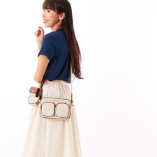 JET SET ITEM クロスボディ ウィズ テックアタッチ ミディアム - MKシグネチャー