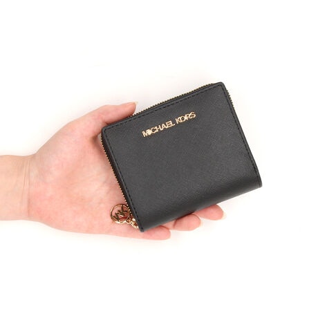 [^:35R4GTVF2L1]}CPER[X́Anƍt@bVAV[Ŋ􂷂sIŃX|[eB[ȃRNVWJ郉CtX^CEuhłBOWA[ȁgJet Set Lifehe[}ɁAmIŐꂽƒSn̗ǂŃN̓o܂Bi͂̍ۂ̔[íAؖ鏑ނƂĂ؂Ƌɑ؂ɕۊǂĉiCȂǂ̍ۂɕKvƂȂ܂j@i摜̐FEdlɂāEg̃j^[X}[gtH̋@EݒȀƖȂǂɂAۂ̏iƐF̍ꍇ܂BEi摜̓TvBeĂ܂Bۂ̏iƁAp[cȂǂ̈ꕔdlɍꍇ܂BEiɂāFْfӏɂAi_ƂɃp^[()قȂ̂܂BEvgpiɂāFْfӏɂAIɎɎ኱̍ꍇ܂B