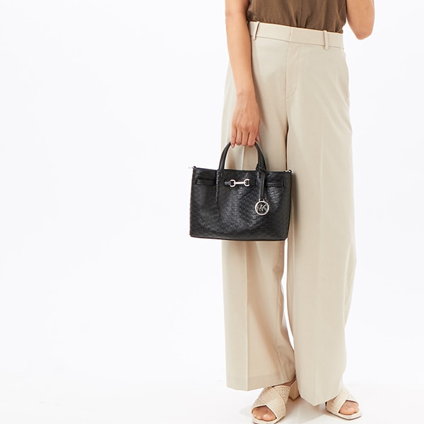 新品タグ付 マイケルコース HYDE ぺブル サッチェル スモール ブラック MICHAEL KORS（マイケルコース）の「HYDE ぺブル サッチェル