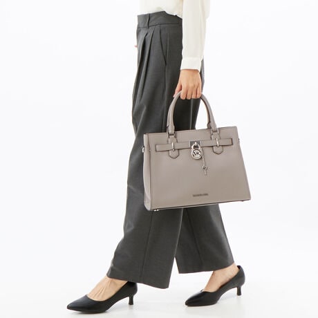 [^:35S3SHMS6L35]}CPER[X́Anƍt@bVAV[Ŋ􂷂sIŃX|[eB[ȃRNVWJ郉CtX^CEuhłBOWA[ȁgJet Set Lifehe[}ɁAmIŐꂽƒSn̗ǂŃN̓o܂Bi͂̍ۂ̔[íAؖ鏑ނƂĂ؂Ƌɑ؂ɕۊǂĉiCȂǂ̍ۂɕKvƂȂ܂j@i摜̐FEdlɂāEg̃j^[X}[gtH̋@EݒȀƖȂǂɂAۂ̏iƐF̍ꍇ܂BEi摜̓TvBeĂ܂Bۂ̏iƁAp[cȂǂ̈ꕔdlɍꍇ܂BEiɂāFْfӏɂAi_ƂɃp^[()قȂ̂܂BEvgpiɂāFْfӏɂAIɎɎ኱̍ꍇ܂B