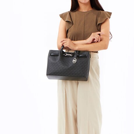 [^:35S5S2ZS3B1]}CPER[X́Anƍt@bVAV[Ŋ􂷂sIŃX|[eB[ȃRNVWJ郉CtX^CEuhłBOWA[ȁgJet Set Lifehe[}ɁAmIŐꂽƒSn̗ǂŃN̓o܂Bi͂̍ۂ̔[íAؖ鏑ނƂĂ؂Ƌɑ؂ɕۊǂĉiCȂǂ̍ۂɕKvƂȂ܂j@i摜̐FEdlɂāEg̃j^[X}[gtH̋@EݒȀƖȂǂɂAۂ̏iƐF̍ꍇ܂BEi摜̓TvBeĂ܂Bۂ̏iƁAp[cȂǂ̈ꕔdlɍꍇ܂BEiɂāFْfӏɂAi_ƂɃp^[()قȂ̂܂BEvgpiɂāFْfӏɂAIɎɎ኱̍ꍇ܂B