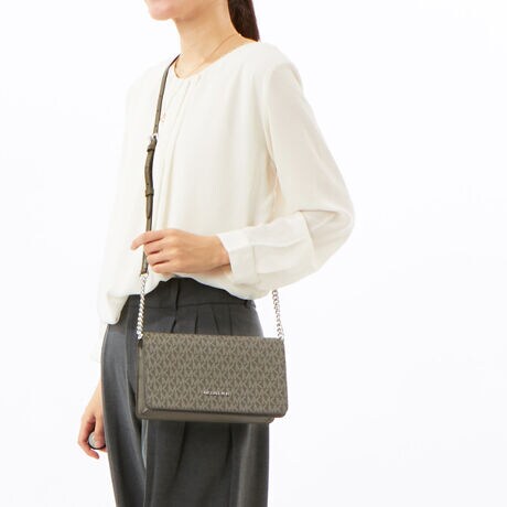 [^:35F5STVC8V310]}CPER[X́Anƍt@bVAV[Ŋ􂷂sIŃX|[eB[ȃRNVWJ郉CtX^CEuhłBOWA[ȁgJet Set Lifehe[}ɁAmIŐꂽƒSn̗ǂŃN̓o܂Bi͂̍ۂ̔[íAؖ鏑ނƂĂ؂Ƌɑ؂ɕۊǂĉiCȂǂ̍ۂɕKvƂȂ܂j@i摜̐FEdlɂāEg̃j^[X}[gtH̋@EݒȀƖȂǂɂAۂ̏iƐF̍ꍇ܂BEi摜̓TvBeĂ܂Bۂ̏iƁAp[cȂǂ̈ꕔdlɍꍇ܂BEiɂāFْfӏɂAi_ƂɃp^[()قȂ̂܂BEvgpiɂāFْfӏɂAIɎɎ኱̍ꍇ܂B