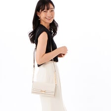 CARSON LG WALLET ON A CHAIN クロスボディ