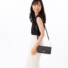 CARSON LG WALLET ON A CHAIN クロスボディ