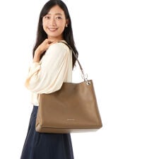 CHRISTINA ぺブル レザー ショルダー ラージ