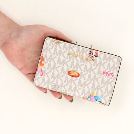 [^:35F5GTVF6O2605]}CPER[X́Anƍt@bVAV[Ŋ􂷂sIŃX|[eB[ȃRNVWJ郉CtX^CEuhłBOWA[ȁgJet Set Lifehe[}ɁAmIŐꂽƒSn̗ǂŃN̓o܂Bi͂̍ۂ̔[íAؖ鏑ނƂĂ؂Ƌɑ؂ɕۊǂĉiCȂǂ̍ۂɕKvƂȂ܂j@i摜̐FEdlɂāEg̃j^[X}[gtH̋@EݒȀƖȂǂɂAۂ̏iƐF̍ꍇ܂BEi摜̓TvBeĂ܂Bۂ̏iƁAp[cȂǂ̈ꕔdlɍꍇ܂BEiɂāFْfӏɂAi_ƂɃp^[()قȂ̂܂BEvgpiɂāFْfӏɂAIɎɎ኱̍ꍇ܂B