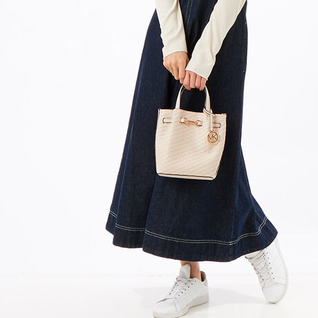 [^:35F5G2ZC5I2171]}CPER[X́Anƍt@bVAV[Ŋ􂷂sIŃX|[eB[ȃRNVWJ郉CtX^CEuhłBOWA[ȁgJet Set Lifehe[}ɁAmIŐꂽƒSn̗ǂŃN̓o܂Bi͂̍ۂ̔[íAؖ鏑ނƂĂ؂Ƌɑ؂ɕۊǂĉiCȂǂ̍ۂɕKvƂȂ܂j@i摜̐FEdlɂāEg̃j^[X}[gtH̋@EݒȀƖȂǂɂAۂ̏iƐF̍ꍇ܂BEi摜̓TvBeĂ܂Bۂ̏iƁAp[cȂǂ̈ꕔdlɍꍇ܂BEiɂāFْfӏɂAi_ƂɃp^[()قȂ̂܂BEvgpiɂāFْfӏɂAIɎɎ኱̍ꍇ܂B