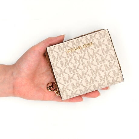 [^:35H3GTVF2B150]}CPER[X́Anƍt@bVAV[Ŋ􂷂sIŃX|[eB[ȃRNVWJ郉CtX^CEuhłBOWA[ȁgJet Set Lifehe[}ɁAmIŐꂽƒSn̗ǂŃN̓o܂Bi͂̍ۂ̔[íAؖ鏑ނƂĂ؂Ƌɑ؂ɕۊǂĉiCȂǂ̍ۂɕKvƂȂ܂j@i摜̐FEdlɂāEg̃j^[X}[gtH̋@EݒȀƖȂǂɂAۂ̏iƐF̍ꍇ܂BEi摜̓TvBeĂ܂Bۂ̏iƁAp[cȂǂ̈ꕔdlɍꍇ܂BEiɂāFْfӏɂAi_ƂɃp^[()قȂ̂܂BEvgpiɂāFْfӏɂAIɎɎ኱̍ꍇ܂B