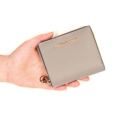 [^:35R4GTVF2L35]}CPER[X́Anƍt@bVAV[Ŋ􂷂sIŃX|[eB[ȃRNVWJ郉CtX^CEuhłBOWA[ȁgJet Set Lifehe[}ɁAmIŐꂽƒSn̗ǂŃN̓o܂Bi͂̍ۂ̔[íAؖ鏑ނƂĂ؂Ƌɑ؂ɕۊǂĉiCȂǂ̍ۂɕKvƂȂ܂j@i摜̐FEdlɂāEg̃j^[X}[gtH̋@EݒȀƖȂǂɂAۂ̏iƐF̍ꍇ܂BEi摜̓TvBeĂ܂Bۂ̏iƁAp[cȂǂ̈ꕔdlɍꍇ܂BEiɂāFْfӏɂAi_ƂɃp^[()قȂ̂܂BEvgpiɂāFْfӏɂAIɎɎ኱̍ꍇ܂B