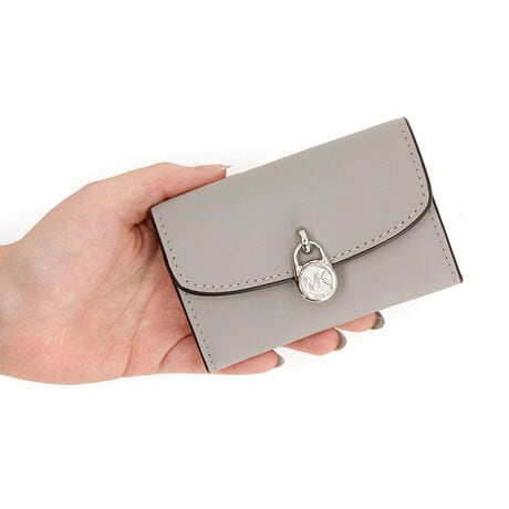 [^:35S5S1YE0L35]}CPER[X́Anƍt@bVAV[Ŋ􂷂sIŃX|[eB[ȃRNVWJ郉CtX^CEuhłBOWA[ȁgJet Set Lifehe[}ɁAmIŐꂽƒSn̗ǂŃN̓o܂Bi͂̍ۂ̔[íAؖ鏑ނƂĂ؂Ƌɑ؂ɕۊǂĉiCȂǂ̍ۂɕKvƂȂ܂j@i摜̐FEdlɂāEg̃j^[X}[gtH̋@EݒȀƖȂǂɂAۂ̏iƐF̍ꍇ܂BEi摜̓TvBeĂ܂Bۂ̏iƁAp[cȂǂ̈ꕔdlɍꍇ܂BEiɂāFْfӏɂAi_ƂɃp^[()قȂ̂܂BEvgpiɂāFْfӏɂAIɎɎ኱̍ꍇ܂B