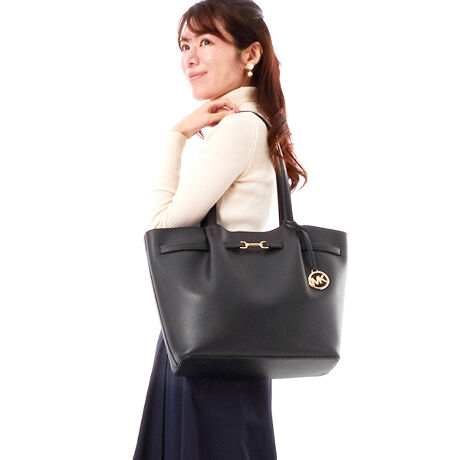 [^:35R6G2ZT3T1]}CPER[X́Anƍt@bVAV[Ŋ􂷂sIŃX|[eB[ȃRNVWJ郉CtX^CEuhłBOWA[ȁgJet Set Lifehe[}ɁAmIŐꂽƒSn̗ǂŃN̓o܂Bi͂̍ۂ̔[íAؖ鏑ނƂĂ؂Ƌɑ؂ɕۊǂĉiCȂǂ̍ۂɕKvƂȂ܂j@i摜̐FEdlɂāEg̃j^[X}[gtH̋@EݒȀƖȂǂɂAۂ̏iƐF̍ꍇ܂BEi摜̓TvBeĂ܂Bۂ̏iƁAp[cȂǂ̈ꕔdlɍꍇ܂BEiɂāFْfӏɂAi_ƂɃp^[()قȂ̂܂BEvgpiɂāFْfӏɂAIɎɎ኱̍ꍇ܂B