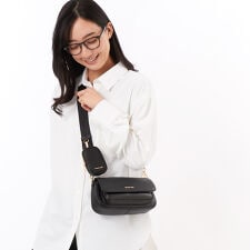 JET SET TRAVEL SM FLP XBDY W/ TECH ATTCH クロスボディ