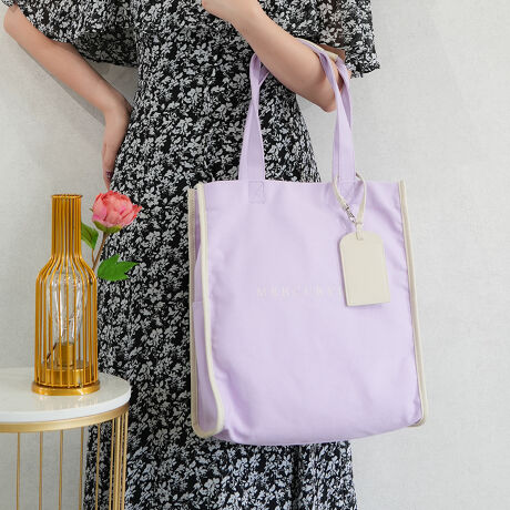 [^:MER-90740B]vȃLoXfނɃpCsOfUC킢I[V[YgLoXg[gobOoI_SAC'S BAR̕ʒJ[^ubN~zCgƃL̂QFołIs╁igɂ͂ART[g║ӏ܁AX|[cϐȂǂ̐obOƂĂ劈̃ACeI肰ȂMERCURYDUÕSvgpCsOƓF̃J[hP[XANZgɁL߂̃}`őeʁA4TCY̎[\wʂTChɂ|PbgĂ̂ŁAX}zL[P[XȂǂɎoo₷gQłI܂Aɂ̓t@Xi[t|PbĝłȂ₷Ȃǂ𕪂Ď[邱Ƃł܂iƉ炵˔fUCƖLxȃJ[WJŁAG߂N킸Cyɂg܂BMERCURYDUO/}[L[fIyNEW@FEMININE@ELEGANCEz炵YꂸA̋CBꂼ̃V[ɍ킹ĂǂiŖ͓IBsIǔ̂ FemineEEleganceX^CĂ܂B