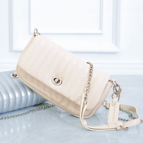 [^:MER-91130B]ӂӂՂՂƂLeBOƃgĥ鉡̃VGbgIȃV_[obOnɂ͏炵ԕfUCgpBRpNgȃTCYȂ}`̂ŁAX}zL[P[XȂǂ̐g̉iقÃVGbgȂ̂ŃOEHbg܂`F[V_[͎OăNb`obOƂĂg2waydlBǂȃX^Cɂ}b`iƉ炵˔fUCŁAigɂ͂AoIP[WȂǂ̃CxgV[ȂǂɂL􂵂܂Bi̐F́ABeꏊ̂ȂǂɂFČꍇ܂B܂Aql̂gPCj^[ȂǂɂAFČꍇ܂B炩߂̏ゲB