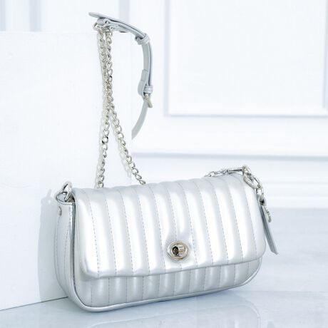 [^:MER-91130B]ӂӂՂՂƂLeBOƃgĥ鉡̃VGbgIȃV_[obOnɂ͏炵ԕfUCgpBRpNgȃTCYȂ}`̂ŁAX}zL[P[XȂǂ̐g̉iقÃVGbgȂ̂ŃOEHbg܂`F[V_[͎OăNb`obOƂĂg2waydlBǂȃX^Cɂ}b`iƉ炵˔fUCŁAigɂ͂AoIP[WȂǂ̃CxgV[ȂǂɂL􂵂܂Bi̐F́ABeꏊ̂ȂǂɂFČꍇ܂B܂Aql̂gPCj^[ȂǂɂAFČꍇ܂B炩߂̏ゲB