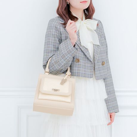 [^:MER-91070B]LLƋP^bNڂ䂭Al킢nhobORpNgȃTCYȂ}`̂ŁAX}z~jEHbgAL[P[XȂǂ̐g̉i܂BC[̓t@Xi[ɂȂĂ̂ŁAgяoSzȂSĎ^ԂƂł܂BV_[XgbvtĂ̂ŁA|X^Cłg2waydlB܂AL[O`[tĂ̂ŁAȂǂĎgp邱Ƃ͂Â܂܂ĂĂANZgɂȂ܂iƉ炵˔fUCŁAigɂ͂Aw⑲ƎȂǂ̃CxgV[ȂǂɂL􂵂܂Bi̐F́ABeꏊ̂ȂǂɂFČꍇ܂B܂Aql̂gPCj^[ȂǂɂAFČꍇ܂B炩߂̏ゲB