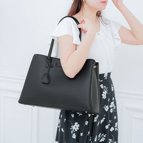 [^:MER-91010B]ǂȃR[fBl[gɂ킹₷VvŏiȃfUC̃g[gobO|Pbg̕tOwɂȂĂAC[̓t@Xi[ɂȂĂ̂ŁAd₷g蔲QBA4TCYƓTCYłBÕVvȃfUCƂ͔΂ɁA|Pbg̗nɂ͏炵ԕfUCgpB̖ڗɂfނgpĂ邽ߕig₷AetȂ̂łƎ܂BL[O`[tĂ̂ŁAȂǂĎgp邱Ƃ͂Â܂܂ĂĂANZgɂȂ܂̂iȃfUC炵oAʋ΂ʊwAw⑲ƎȂǂ̃tH[}ȃV[ȂǂɂL􂵂܂Bi̐F́ABeꏊ̂ȂǂɂFČꍇ܂B܂Aql̂gPCj^[ȂǂɂAFČꍇ܂B炩߂̏ゲB