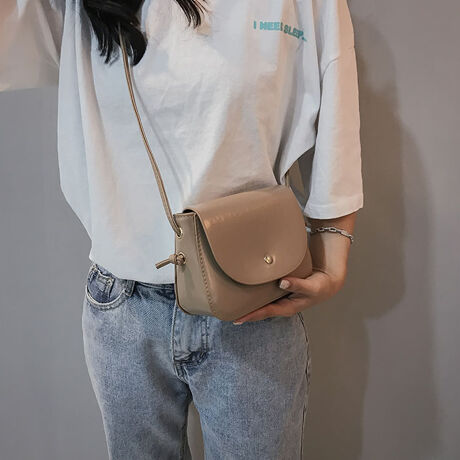 [^:TZM-187]RƂtHARpNgȃTCỶU[|VFbgt@Xi[ƗntȂ̂ŉוoSzȂAłȂg肪悢point̃~jV_[obO VvȖnngpAIgiqۂăv`vȂi`ƍ鈤ĝ郌fB[XobOfށFv|GXeJ[FubN/x[W/uE/LTCYF:13cm ꉡ:18cm }`:6.5cm V_[:110cmdF225gnF|PbgFȂYFׂĕuTCYłi̐@ႢǍ덷܂̂ŁAjBCOAî߁Ai̍וdl͕ύXɂȂꍇ܂B\߂̏A肢v܂B