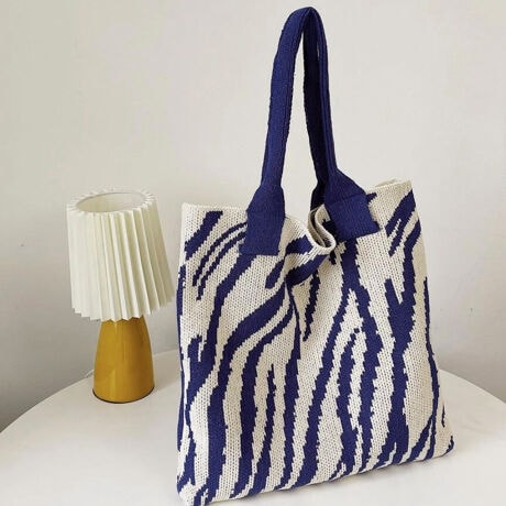 [^:2JIAZHI-003]l͋CYjbg҂݂̌|obOA4TCYɑΉĂAʋΒʊwx̂oɍœKoCJ[̃fUC|CgŁAN₩ȃJ[OJ[FubN/Cu[/uE/O[/zbgsN/CG[TCYF:35cm ꉡ:41cm 荂:22cmiߕsAOsjdF281gnFȂ|PbgFȂYFׂĕuTCYłi̐@ႢǍ덷܂̂ŁAjBCOAî߁Ai̍וdl͑قȂꍇ܂B\߂̏A肢v܂B