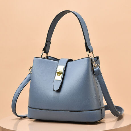 [^:2YIDIE-003]yɎ^ׂAOoɂ҂̃oPc^V_[obOlۂiȈۂŁArWlXV[ɂ킹₷fUCetŎ\ɂ̓t@Xi[|Pbgƃt[|PbgAȕdĎ[ۂɕ֗΂߂⌨ȂǁAlXȃX^Cy߂J[FubN/AC{[/݃u[/sNuE/uE/݃O[TCYF:15.5cm ꉡ:20.5cm }`:9cm 荂:13cmiߕsAOsj V_[:62-118cmi߉AOjdF482gnF|PbgF萶YFׂĕuTCYłi̐@ႢǍ덷܂̂ŁAjBCOAî߁Ai̍וdl͑قȂꍇ܂B\߂̏A肢v܂B