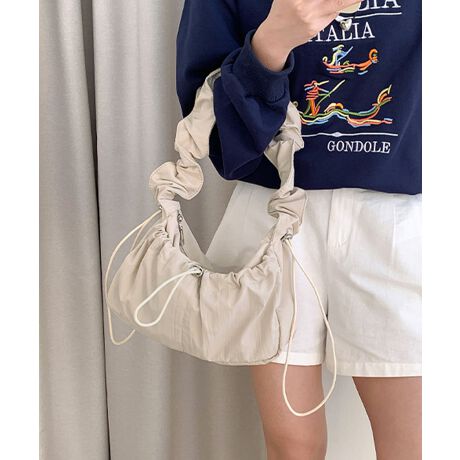 [^:99AJD-001]V_[̃MU[炵ANZgɃV_[̒𒲐߂邱ƂŁAnhobOƂĂ΂ߊ|obOƂĂg2WAYdlO|Pbg̓X}z⏬yɎo֗ȃfUC`bNtŒgȂfC[Ɋ􂷂RpNgȃTCYJ[FubN/O[/x[WTCYF:15cm ㉡:25cm ꉡ:24cm }`:5.5cm V_[:63-93cmi߉\AOsj[ɂāEA4Ήi22~31cm)F~EipadminiΉi19.6~13.5~0.7cm)F~Ezi10~20cmjFZE܂z:ZEL[P[X:ZEybg{gi500mljFZEybg{gci500mljF~dF142gnF|PbgF萶YFׂĕuTCYłi̐@ႢǍ덷܂̂ŁAjBCOAî߁Ai̍וdl͑قȂꍇ܂B\߂̏A肢v܂B