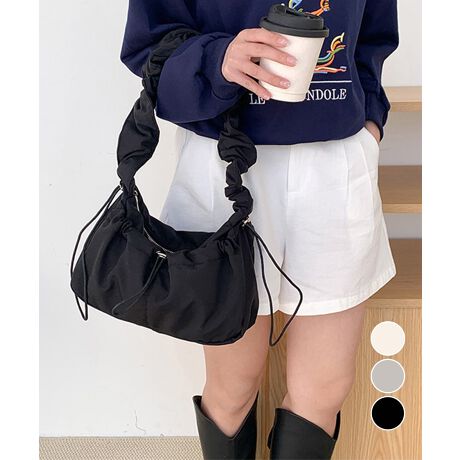 [^:99AJD-001]V_[̃MU[炵ANZgɃV_[̒𒲐߂邱ƂŁAnhobOƂĂ΂ߊ|obOƂĂg2WAYdlO|Pbg̓X}z⏬yɎo֗ȃfUC`bNtŒgȂfC[Ɋ􂷂RpNgȃTCYJ[FubN/O[/x[WTCYF:15cm ㉡:25cm ꉡ:24cm }`:5.5cm V_[:63-93cmi߉\AOsj[ɂāEA4Ήi22~31cm)F~EipadminiΉi19.6~13.5~0.7cm)F~Ezi10~20cmjFZE܂z:ZEL[P[X:ZEybg{gi500mljFZEybg{gci500mljF~dF142gnF|PbgF萶YFׂĕuTCYłi̐@ႢǍ덷܂̂ŁAjBCOAî߁Ai̍וdl͑قȂꍇ܂B\߂̏A肢v܂B