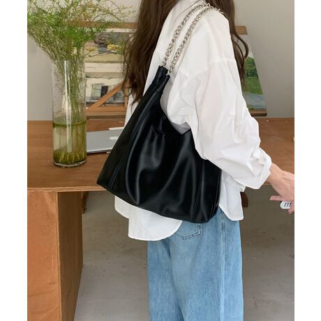 [^:86SAIBAI-001]̂㎿ȑfފŁAJWAtH[}܂ŕL􂷂`F[g[gobOVo[̃`F[XgbvANZgƂȂAR[fBl[gɃN[ȈۂvX}`t̎[͂̂݌vŁAigɍœKȃTCYVvŐꂽfUĆAN킸p܂R[fBl[gEItBXJWAX^C̃|CgANZgƂāEp[eB[V[ł̃Nb`obOɁEfjȂǃJWAR[f̊iグACeƂăJ[FubN/AC{[TCYF:21cm ㉡:27cm ꉡ:31.5cm }`:9.5cm 荂:27cm 蒷:41cmiߕsAOsj[ɂāEA4Ήi22~31cm)F~EipadminiΉi19.6~13.5~0.7cm)FZEzi10~20cmjFZE܂z:ZEL[P[X:ZEybg{gi500mljFZEybg{gci500mljF~dF324gnF|PbgFȂYFׂĕuTCYłi̐@ႢǍ덷܂̂ŁAjBCOAî߁Ai̍וdl͑قȂꍇ܂B\߂̏A肢v܂B