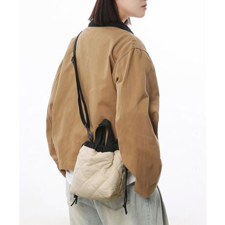 _炩ȃLeBOfނ͂́Ay₩Ȉۂ2WAY~jobOBRpNgȂ炵Ƃ}`Aڈȏ̎[́Bh[XgOƃt@Xi[̓d\ŁAוSɕیB|A΂ߊ|A񂰂3ʂ̎łAV[ɍ킹X^Cy߂yʂŎg₷AJWA炫ꂢ߂܂ŕLR[fɃ}b`BƂo⃏}CEFAɍœKȖ\ACeJ[FubN/AC{[/_[Nx[W/_[NIWTCYF:22cm ㉡:26cm ꉡ:17cm }`:11cm 荂:8cm 蒷:26cmiߕsAOsj V_[:82-134cmi߉AOj[ɂāEA4Ήi22~31cm)F~EipadminiΉi19.6~13.5~0.7cm)F~Ezi10~20cmjFZE܂z:ZEL[P[X:ZEybg{gi500mljFZEybg{gci500mljF~dF155gnF|PbgF萶YFׂĕuTCYłi̐@ႢǍ덷܂̂ŁAjBCOAî߁Ai̍וdl͑قȂꍇ܂B\߂̏A肢v܂B