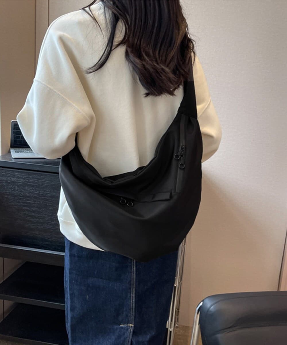 三日月型ショルダーバッグ大容量ナイロン鞄 | ミニミニストア