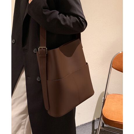 [^:DIEWU-002]VvȃoPc^VGbgl킢V_[obOChxgX^CbVȕ͋CotgɃX}zۂ|PbgAɎo̎[ɕ֗R͒߂\ŁAnhobÔ悤Ɍ|AV_[obÔ悤Ɏ΂ߊ|ĎƂł2waydlJ[FubN/AC{[/J/uE/_[NuE/L/CbhTCYF:30cm ㉡:31cm ꉡ:30cm }`:12cm V_[:74-88cmi߉AOsj[ɂāEA4Ήi22~31cm)FZEiPadminiΉi19.6~13.5~0.7cm)FZEzi10~20cmjFZE܂z:ZEL[P[X:ZEybg{gi500mljFZEybg{gci500mljFZdF544gnFȂ|PbgFȂYFׂĕuTCYłi̐@ႢǍ덷܂̂ŁAjBCOAî߁Ai̍וdl͑قȂꍇ܂B\߂̏A肢v܂B