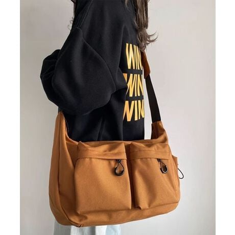 [^:84HBJP-008]yʂőϋvɗDA[͔Q̎pIȃiCV_[obOBtg̃t@Xi[|PbgALXƂC[A|PbgAMdi̐ȒPȃfUCB߉\ȃV_[XgbvɂAJWAʋ΁EʊwAs܂ŗlXȃV[Ŋ􂷂ACeBJ[FubN/zCg/x[W/J[L/LTCYF:24cm ㉡:45cm ꉡ:24cm }`:10cm V_[:60-105cmi߉AOsj[ɂāEA4Ήi22~31cm)FZEiPadminiΉi19.6~13.5~0.7cm)FZEzi10~20cmjFZE܂z:ZEL[P[X:ZEybg{gi500mljFZEybg{gci500mljFZdF306gnF|PbgF萶YFׂĕuTCYłi̐@ႢǍ덷܂̂ŁAjBCOAî߁Ai̍וdl͑قȂꍇ܂B\߂̏A肢v܂B