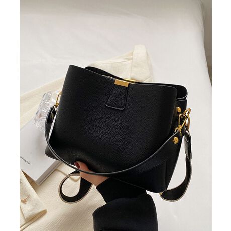 [^:84HBJP-007]iŃVvȃfUC3WAYV_[obOƂtFCNU[fނŁÂ̓V_[Xgbv͒߁EO\ŁA΂ߊ|E|E莝3WAYdlJWA炫ꂢ߃R[f܂ŁALX^CɃ}b`J[FubN/AC{[/x[W/sNTCYF:18cm ㉡:25cm ꉡ:24cm }`:10cm 荂:14cm 蒷:45cmiߕsAOj V_[:76-110cmi߉AOj[ɂāEA4Ήi22~31cm)F~EiPadminiΉi19.6~13.5~0.7cm)F~Ezi10~20cmjFZE܂z:ZEL[P[X:ZEybg{gi500mljFZEybg{gci500mljF~dF431gnFȂ|PbgFȂd؂|PbgF萶YFׂĕuTCYłi̐@ႢǍ덷܂̂ŁAjBCOAî߁Ai̍וdl͑قȂꍇ܂B\߂̏A肢v܂B