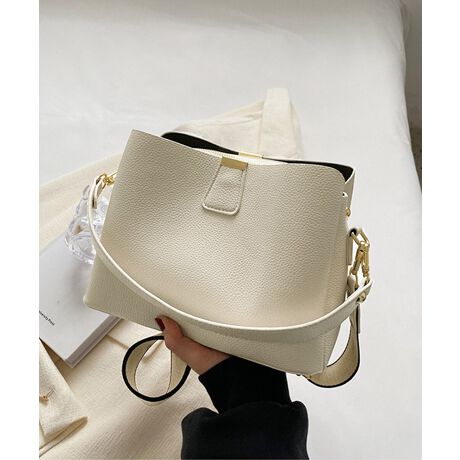 [^:84HBJP-007]iŃVvȃfUC3WAYV_[obOƂtFCNU[fނŁÂ̓V_[Xgbv͒߁EO\ŁA΂ߊ|E|E莝3WAYdlJWA炫ꂢ߃R[f܂ŁALX^CɃ}b`J[FubN/AC{[/x[W/sNTCYF:18cm ㉡:25cm ꉡ:24cm }`:10cm 荂:14cm 蒷:45cmiߕsAOj V_[:76-110cmi߉AOj[ɂāEA4Ήi22~31cm)F~EiPadminiΉi19.6~13.5~0.7cm)F~Ezi10~20cmjFZE܂z:ZEL[P[X:ZEybg{gi500mljFZEybg{gci500mljF~dF431gnFȂ|PbgFȂd؂|PbgF萶YFׂĕuTCYłi̐@ႢǍ덷܂̂ŁAjBCOAî߁Ai̍וdl͑قȂꍇ܂B\߂̏A肢v܂B