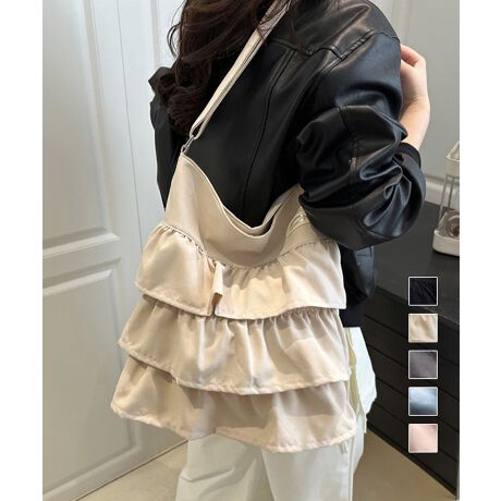 w̃tfUCtF~jȈۂ̃V_[obOB_炩ȑfނƗ̓IȃeBA[htADŃ}eBbNȃ[hvXBRpNgȂX}zzA{Ȃǂ̕Ki[BU[WPbgfjƍ킹ÐhR[fɂAs[Xƍ킹tF~jX^CɂJ[FubN/x[W/_[NO[/u[/xr[sNTCYF:37.5cm ㉡:35.5cm ꉡ:35.5cm V_[:64-121cmi߉AOsj[ɂāEA4Ήi22~31cm)FZEiPadminiΉi19.6~13.5~0.7cm)FZEzi10~20cmjFZE܂z:ZEL[P[X:ZEybg{gi500mljFZEybg{gci500mljFZdF193gnF|PbgFȂYFׂĕuTCYłi̐@ႢǍ덷܂̂ŁAjBCOAî߁Ai̍וdl͑قȂꍇ܂B\߂̏A肢v܂B