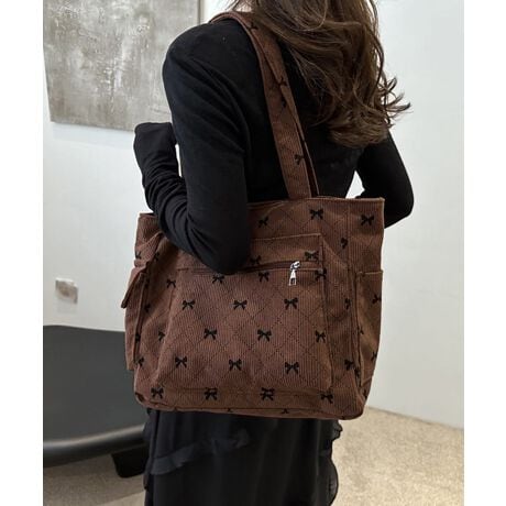 [^:98XIUFENG-047]i`ŌyʁAR[fCfނ̃g[gobOB͌Ɋ|ĂɎĂoX̗ǂBobO̊Oɂ̓|Pbg3Aɕ֗BA4Ή̑eʂŁAʋ΁Eʊw͂A܂܂ȃV[ɎgBJ[FCgx[W/O[/uE/u[O[/sNTCYF:26cm ㉡:38cm ꉡ:36cm }`:13cm 荂:23cm 蒷:57cmiߕsAOsj[ɂāEA4Ήi22~31cm)FZEipadminiΉi19.6~13.5~0.7cm)FZEzi10~20cmjFZE܂z:ZEL[P[X:ZEybg{gi500mljFZEybg{gci500mljFZdF230gnF|PbgFȂYFׂĕuTCYłi̐@ႢǍ덷܂̂ŁAjBCOAî߁Ai̍וdl͑قȂꍇ܂B\߂̏A肢v܂B