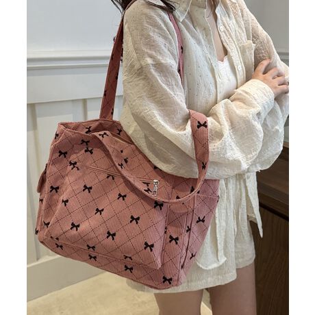 [^:98XIUFENG-047]i`ŌyʁAR[fCfނ̃g[gobOB͌Ɋ|ĂɎĂoX̗ǂBobO̊Oɂ̓|Pbg3Aɕ֗BA4Ή̑eʂŁAʋ΁Eʊw͂A܂܂ȃV[ɎgBJ[FCgx[W/O[/uE/u[O[/sNTCYF:26cm ㉡:38cm ꉡ:36cm }`:13cm 荂:23cm 蒷:57cmiߕsAOsj[ɂāEA4Ήi22~31cm)FZEipadminiΉi19.6~13.5~0.7cm)FZEzi10~20cmjFZE܂z:ZEL[P[X:ZEybg{gi500mljFZEybg{gci500mljFZdF230gnF|PbgFȂYFׂĕuTCYłi̐@ႢǍ덷܂̂ŁAjBCOAî߁Ai̍וdl͑قȂꍇ܂B\߂̏A肢v܂B