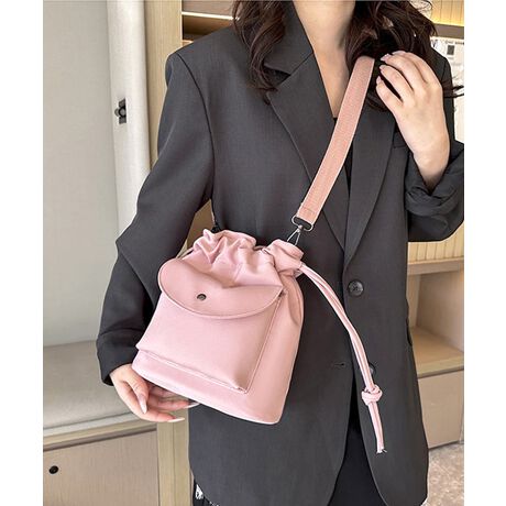 [^:77YD-001]ۂ݂̂VGbg͂̋ВV_[obOV_[Xgbv͒߂\ŁA΂߂|R݃RpNgȌڈȏɁAKvȂ̂܂闊TCYÂoɂ҂J[FubN/AC{[/L/sNTCYF:25cm ㉡:28cm ꉡ:20cm }`:9cm V_[:60-116cmi߉AOj[ɂāEA4Ήi22~31cm)F~EiPadminiΉi19.6~13.5~0.7cm)FZEzi10~20cmjFZE܂z:ZEL[P[X:ZEybg{gi500mljFZEybg{gci500mljFZdF228gnF|PbgF萶YFׂĕuTCYłi̐@ႢǍ덷܂̂ŁAjBCOAî߁Ai̍וdl͑قȂꍇ܂B\߂̏A肢v܂B