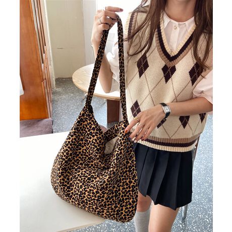 [^:88CXH-039]ȃIp[hڂV_[obOoꑾ߂̃XgbvɂtBbgAԂłɂՂ[łeʃTCYŁApQ܂肽ŃRpNgɎ^ׂ̂J[FAC{[/CguE/uETCYF:36cm ㉡:41cm ꉡ:36cm 荂:30cm 蒷:69cmiߕsAOsj[ɂāEA4Ήi22~31cm)FZEiPadminiΉi19.6~13.5~0.7cm)FZEzi10~20cmjFZE܂z:ZEL[P[X:ZEybg{gi500mljFZEybg{gci500mljFZdF130gnFȂ|PbgF萶YFׂĕuTCYłi̐@ႢǍ덷܂̂ŁAjBCOAî߁Ai̍וdl͑قȂꍇ܂B\߂̏A肢v܂B