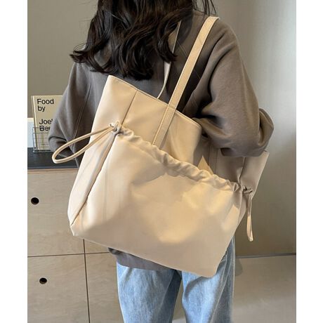 [^:77YIYI-002]vȃiCfނŎdグAVvŎg₷eʃg[gobOBgɂt@Xi[tŁAʋ΂ʊwɂSBA4TCY܂郁C[́Aig͂AוɂBJ[FubN/x[W/~g/x_[TCYF:31cm ㉡:42cm ꉡ:33cm }`:10cm 荂:26m 蒷:56cmiߕsAOsj[ɂāEA4Ήi22~31cm)FZEiPadminiΉi19.6~13.5~0.7cm)FZEzi10~20cmjFZE܂z:ZEL[P[X:ZEybg{gi500mljFZEybg{gci500mljFZdF283gnF|PbgF萶YFׂĕuTCYłi̐@ႢǍ덷܂̂ŁAjBCOAî߁Ai̍וdl͑قȂꍇ܂B\߂̏A肢v܂B