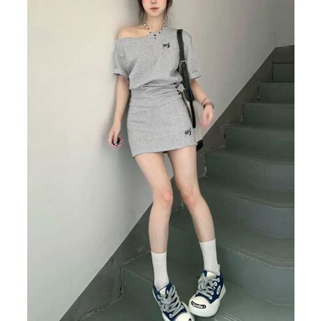 [^:80YIKLI-002]؍̃ItVgbvXƃ~jXJ[gZbgɂȂAĂɂ҂̃K[[ȃZbgAbvBgh̃VfUCŁAÂȂl̔oBXJ[g͋r茩VGbgŁAX^CAbvXj[J[⃍[t@[킹āAXN[K[̃JWAR[fɁBJ[FO[TCYFM/L/XLgbvX[M]:54cm/E50cm :45cm :25cm/E16cm g:48cm :96cm[L]:56cm/E52cm :46cm :26cm/E17cm g:50cm :100cm[XL]:58cm/E54cm :47cm :27cm/E18cm g:52cm :104cmXJ[g[M]XJ[g:35cm EGXg(Sdl):58-94cm qbv:94cm[L]XJ[g:36cm EGXg(Sdl):60-100cm qbv:100cm[XL]XJ[g:37cm EGXg(Sdl):62-106cm qbv:106cmnFȂLkFȂFȂYFׂĕuTCYłi̐@ႢǍ덷܂̂ŁAjBCOAî߁Ai̍וdl͑قȂꍇ܂B\߂̏A肢v܂B