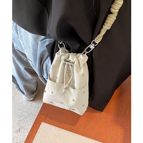 [^:84HBJP-010]gĥВfUC̃iC~jV_[obOB߂̃R[h肰ȂR[f̃ANZgɁByʂŎ₷AX}z⏬邿傤ǂTCYBK[[ȃtH炵AfC[炨o܂ŕLBs[Xfjɍ킹āAÂ߂ɂJWAɂy߂ACeBJ[FubN/OCbVx[W/CgCG[/xr[sNTCYF:18cm ㉡:17cm ꉡ:13cm }`:6cm V_[:120cmiߕsAOj[ɂāEA4Ήi22~31cm)F~EiPadminiΉi19.6~13.5~0.7cm)F~Ezi10~20cmjF~E܂z:ZEL[P[X:ZEybg{gi500mljF~Eybg{gci500mljF~dF100gnF|PbgFȂYFׂĕuTCYłi̐@ႢǍ덷܂̂ŁAjBCOAî߁Ai̍וdl͑قȂꍇ܂B\߂̏A肢v܂B